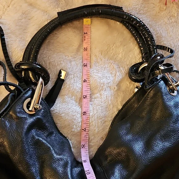 Elegant Black Leather Handbag - Picture 7 of 8